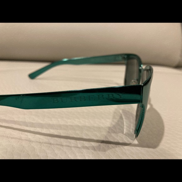 Burberry metallic green sunglasses. Made in Italy main image 5